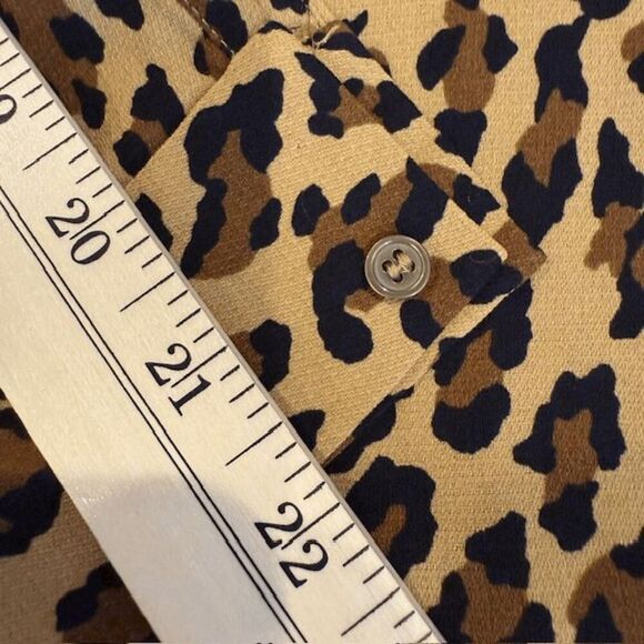 Liz Claiborne Petite Leopard Print Button Front Blouse Size Small Petite - Picture 8 of 9